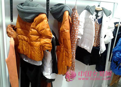 服裝新手進(jìn)貨時(shí) 不要聽(tīng)由批發(fā)商忽悠哦!_進(jìn)貨指南_中國(guó)女裝網(wǎng)